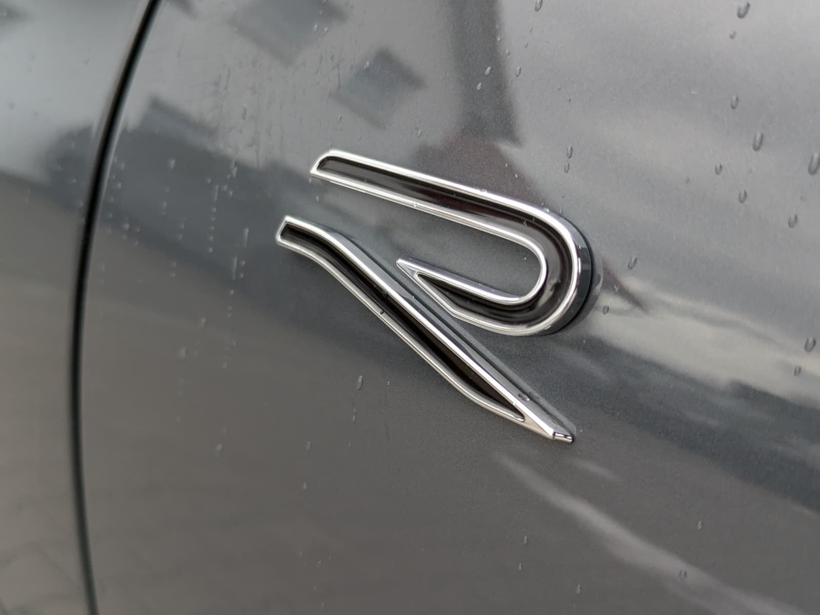 Fahrzeugabbildung Volkswagen Tiguan 2.0 TDI 4M R-Line PANO*H&K*AHK*MATRIX*20"