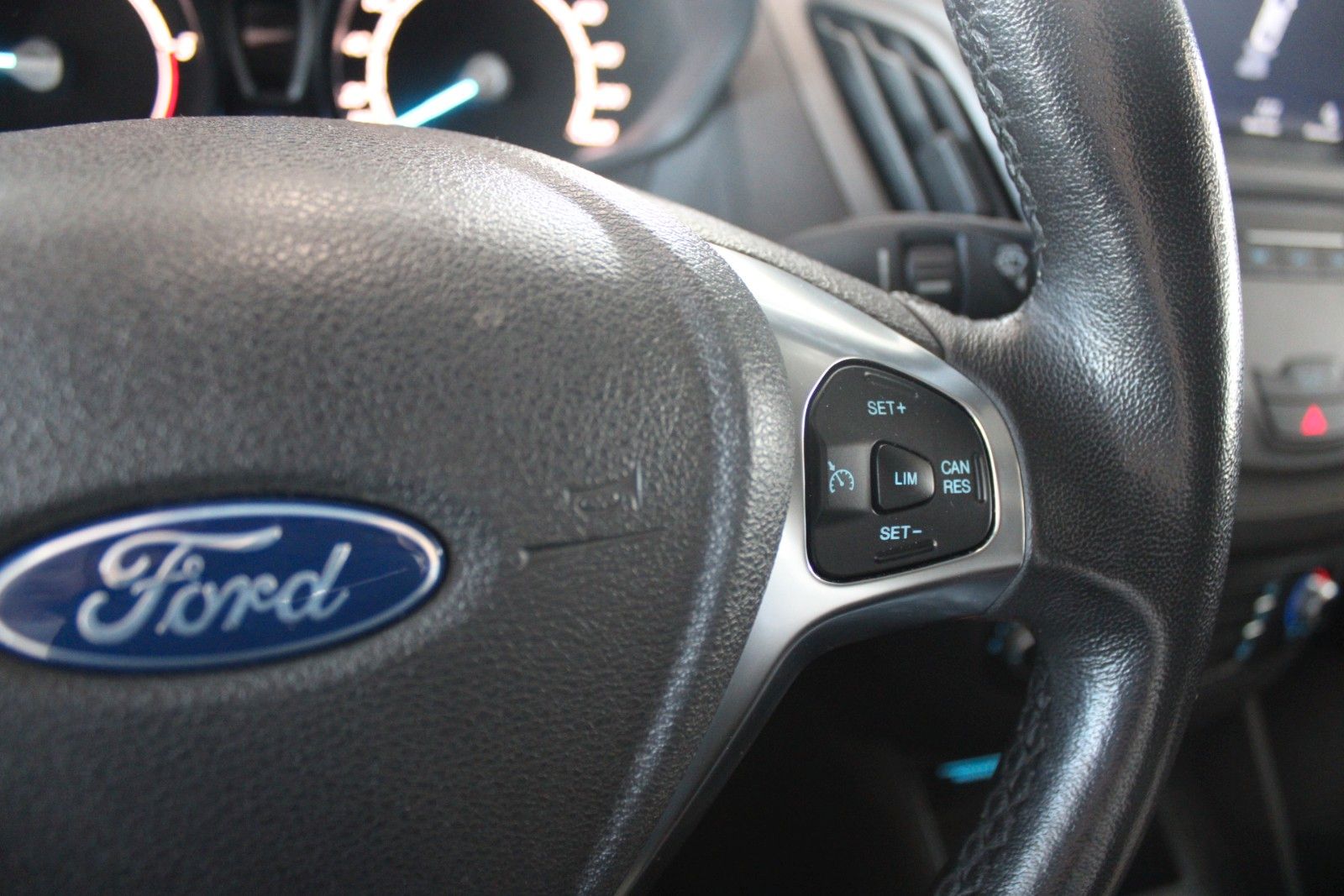 Fahrzeugabbildung Ford Tourneo Courier 1.5 TDCi Trend AHK KLIMA WinterP