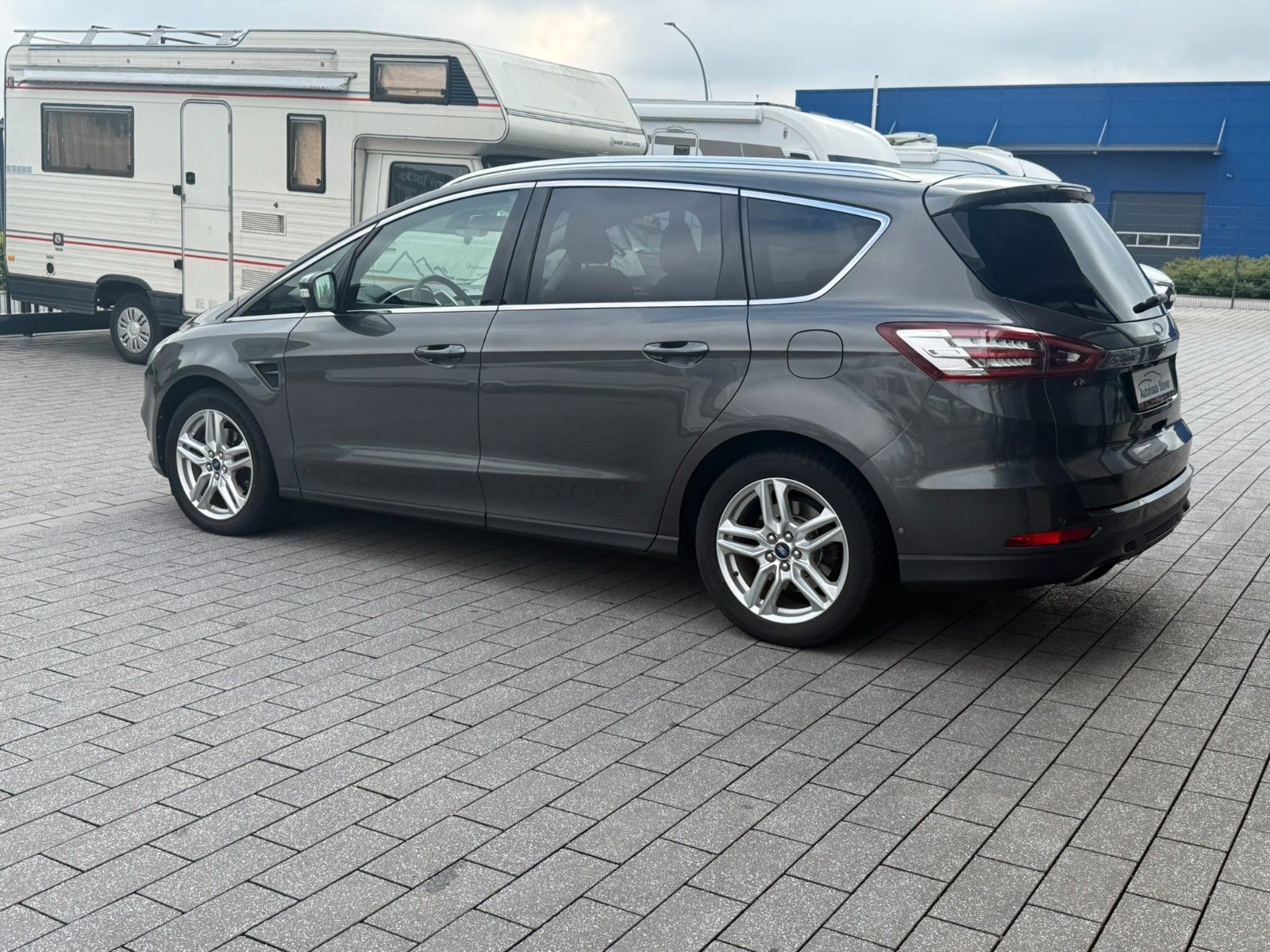 Fahrzeugabbildung Ford S-MAX Titanium 7 Sitzplätze