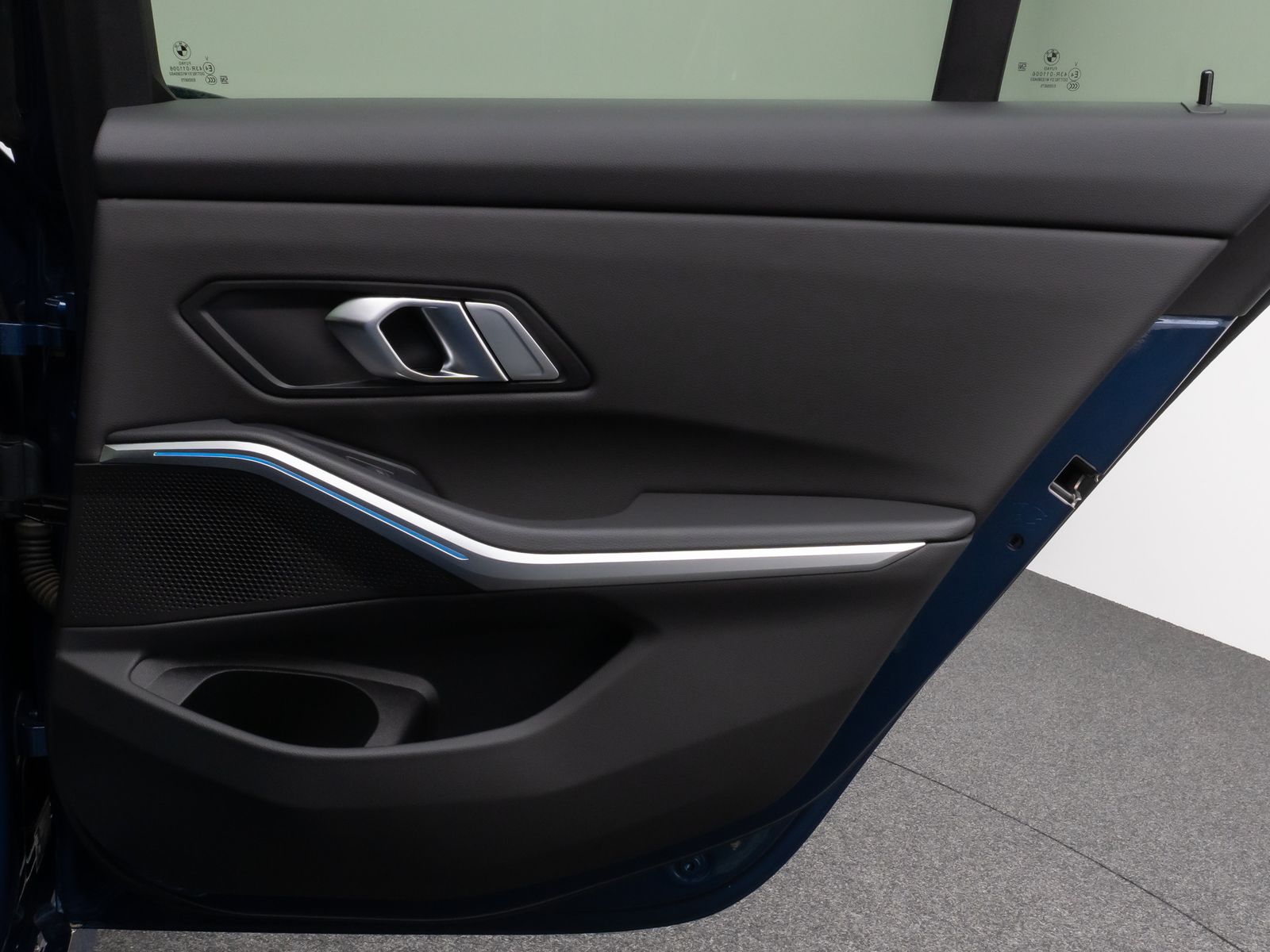 Fahrzeugabbildung BMW 330e xD Luxury Line Panorama Kamera HUD DAB AHK