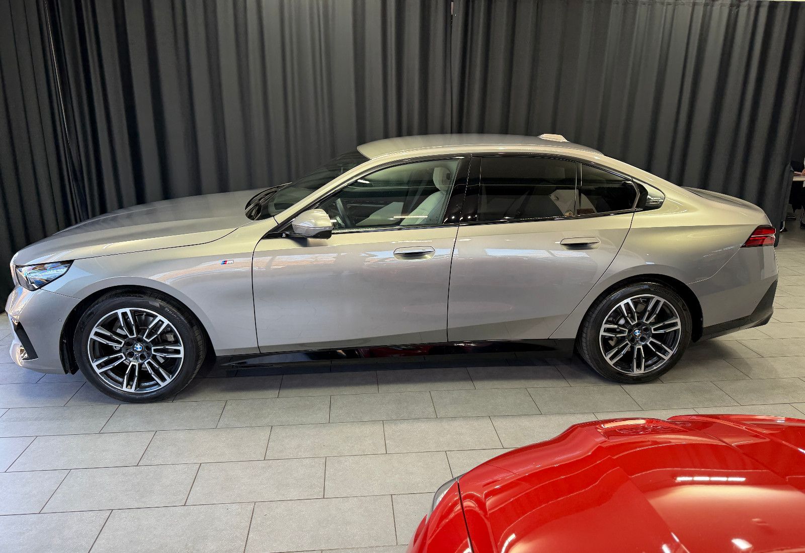Fahrzeugabbildung BMW 520 d Limousine M Sport|H&K|HuD|Garantie
