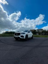 Mercedes-Benz GLS 400 d 4MATIC - - weiße Mercedes-Benz CLS 400