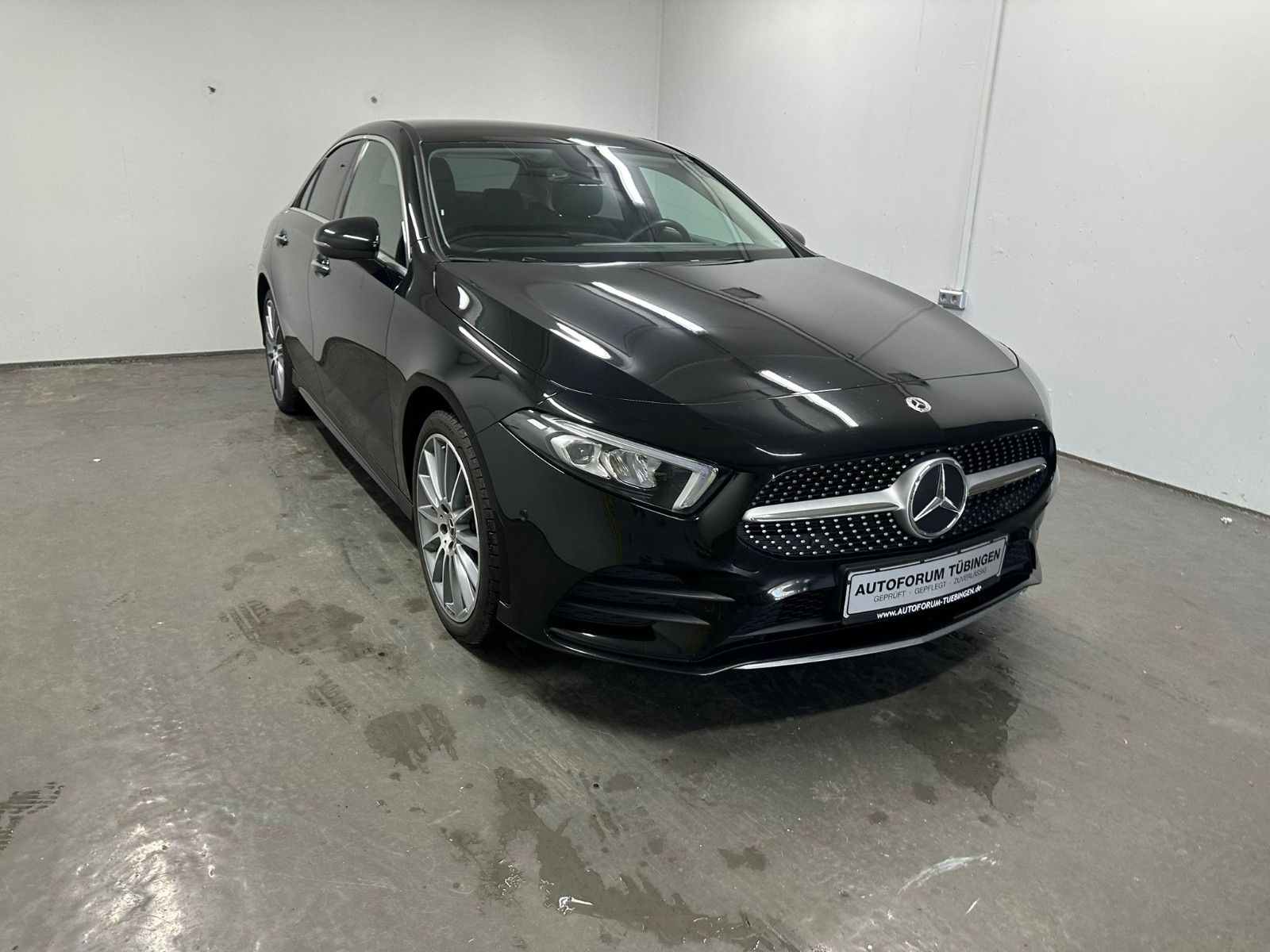 Fahrzeugabbildung Mercedes-Benz A 250 e LIMOUSINE *AMG-LINE* AMBIL*LED*KEYLESS