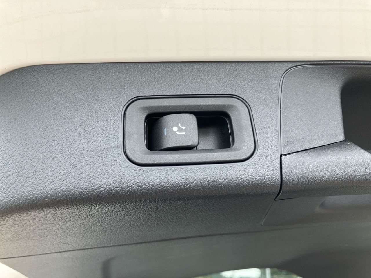 Fahrzeugabbildung Mercedes-Benz EQB 350 4M BONUS+AHK+PANO+LENKRADHEIZ+KAMERA+