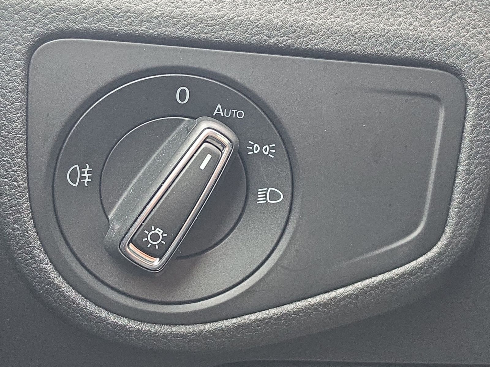 Fahrzeugabbildung Volkswagen Golf Sportsvan VII IQ.DRIVE AHK NAVI SHZ