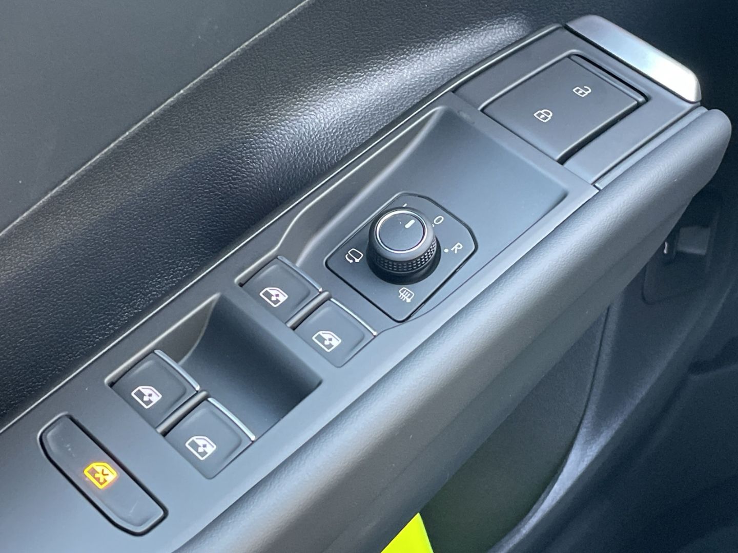 T-Roc R-Line 1.5 eTSI DSG AHK/Kamera/Keyless/ACC