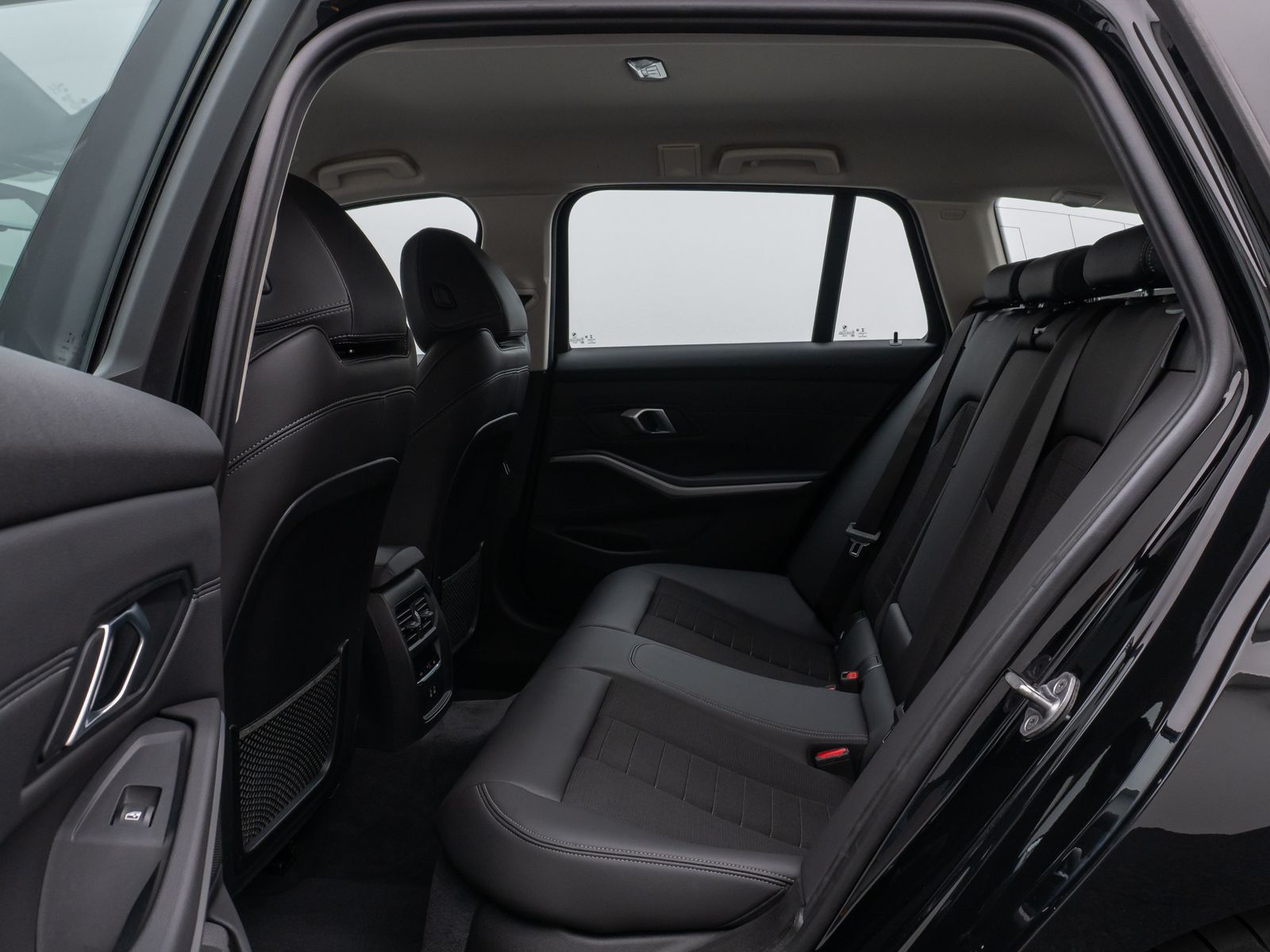 Fahrzeugabbildung BMW 320d DAB CockPitPr PDC AHK Stop&Go Komfort Sport