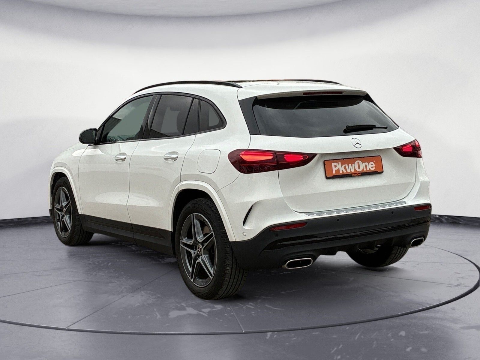 Mercedes-Benz GLA 220 4 MATIC AMG LED TEMPOMAT PANORAMA NAVI foto 3