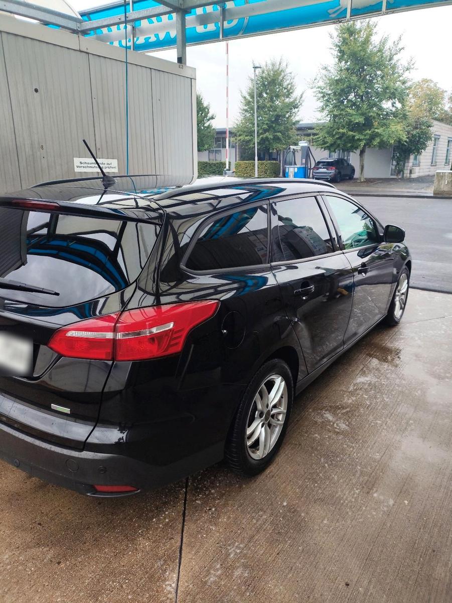 Ford Focus 2015 — interior