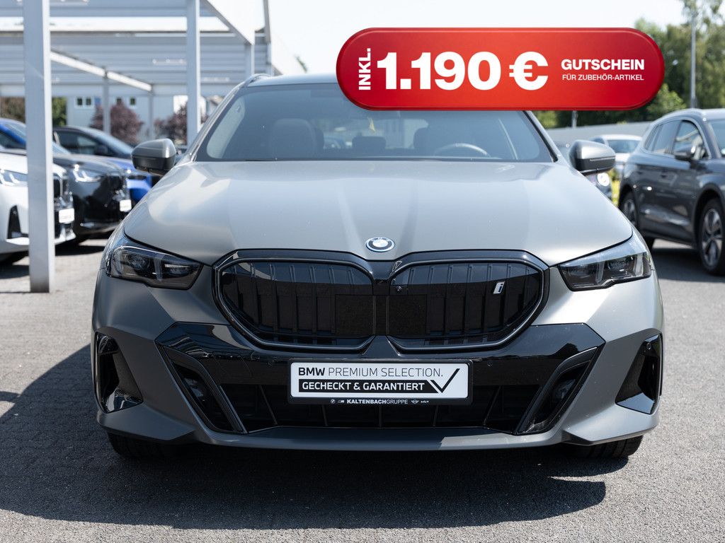 BMW i5 Touring 40 xDrive M-Sport Pro PANO AHK B&W foto 3