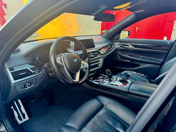 BMW 750 - 6