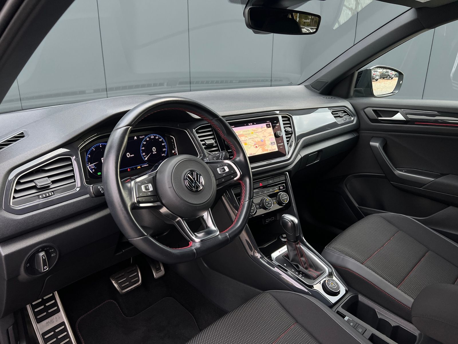 Fahrzeugabbildung Volkswagen T-Roc Sport 2.0 TSI DSG 4MOTION *Standhzg.,Activ