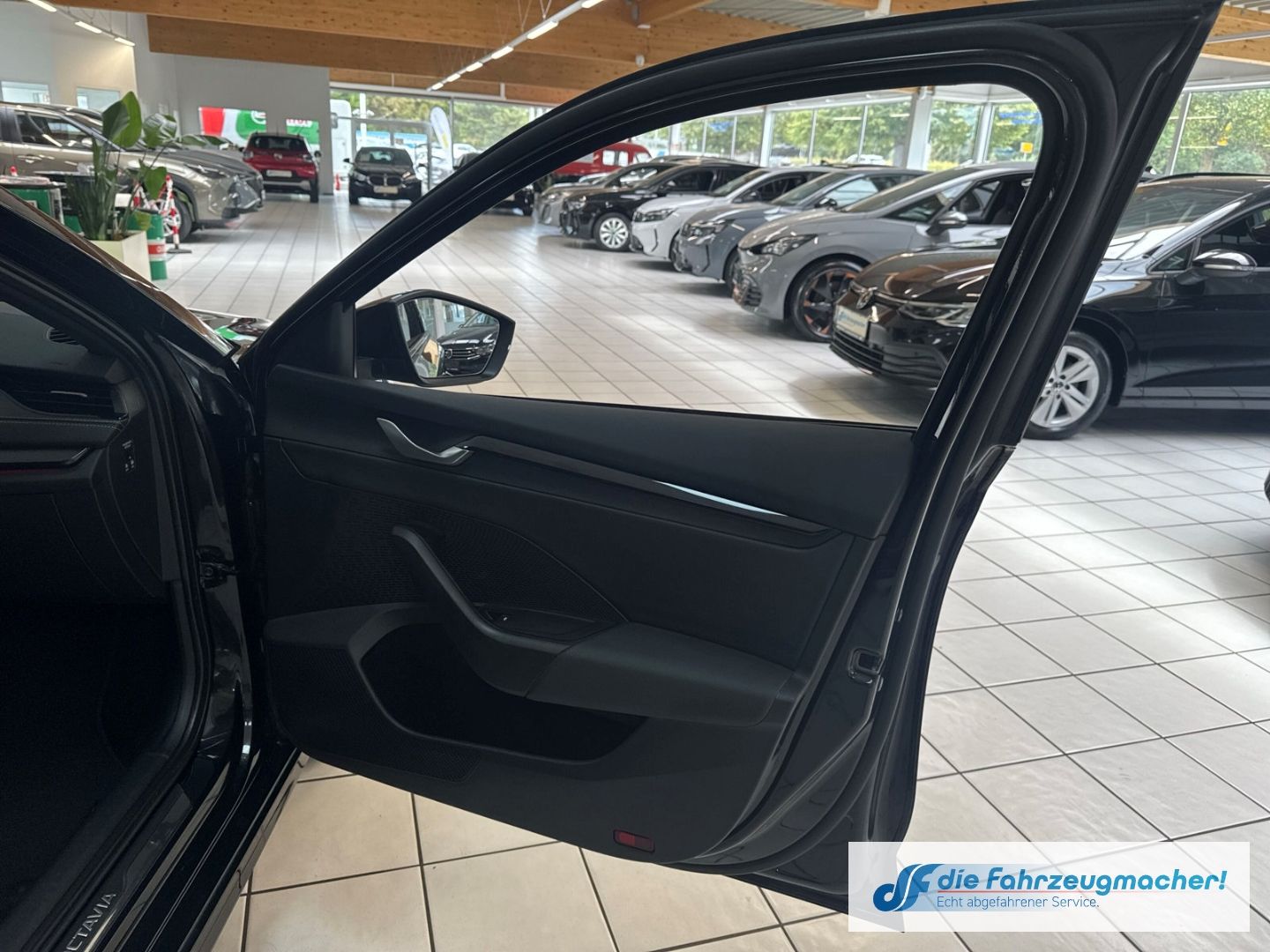 Fahrzeugabbildung SKODA Octavia Combi 2.0 TDI 110 kW Sportline Sportpake