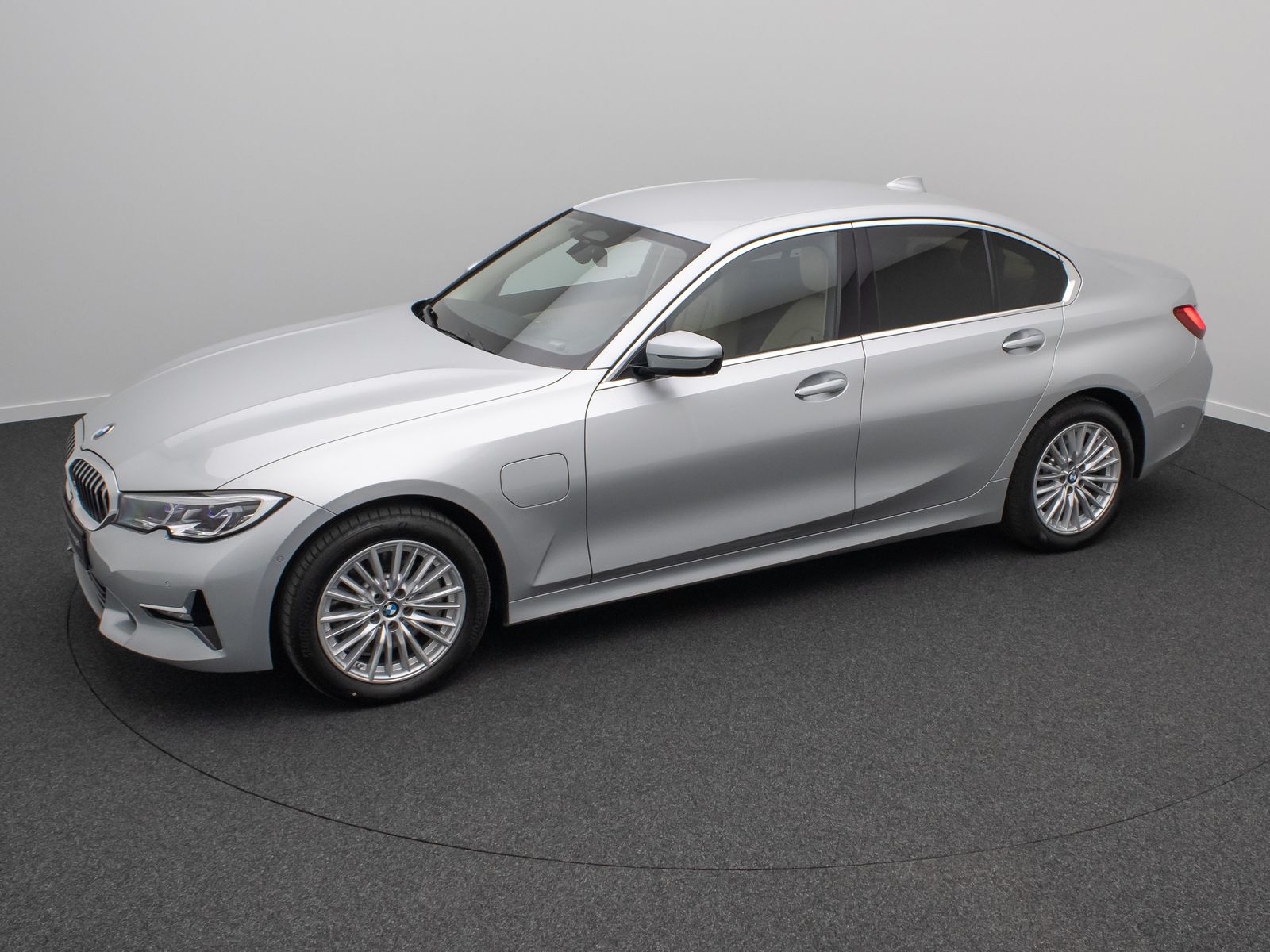Fahrzeugabbildung BMW 330e Luxury Line 360°Laser HUD DAB H/K Komfort