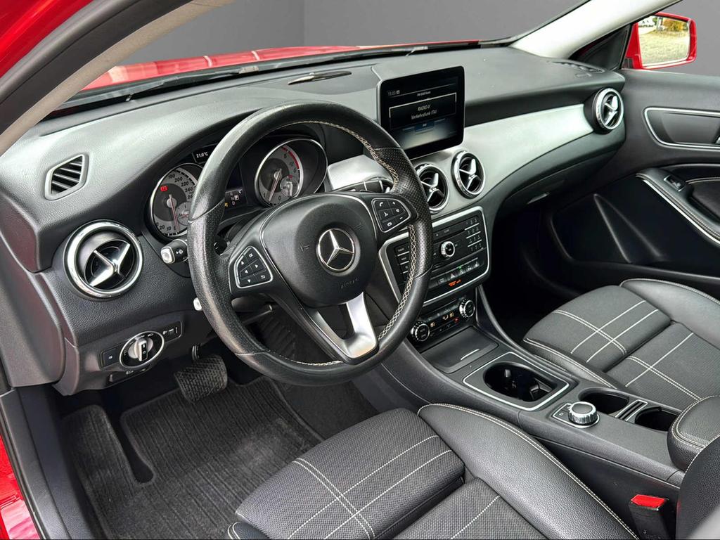 Mercedes-Benz GLA 200