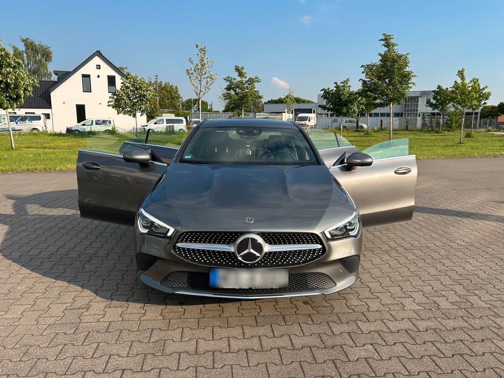 Image of Mercedes-Benz 220