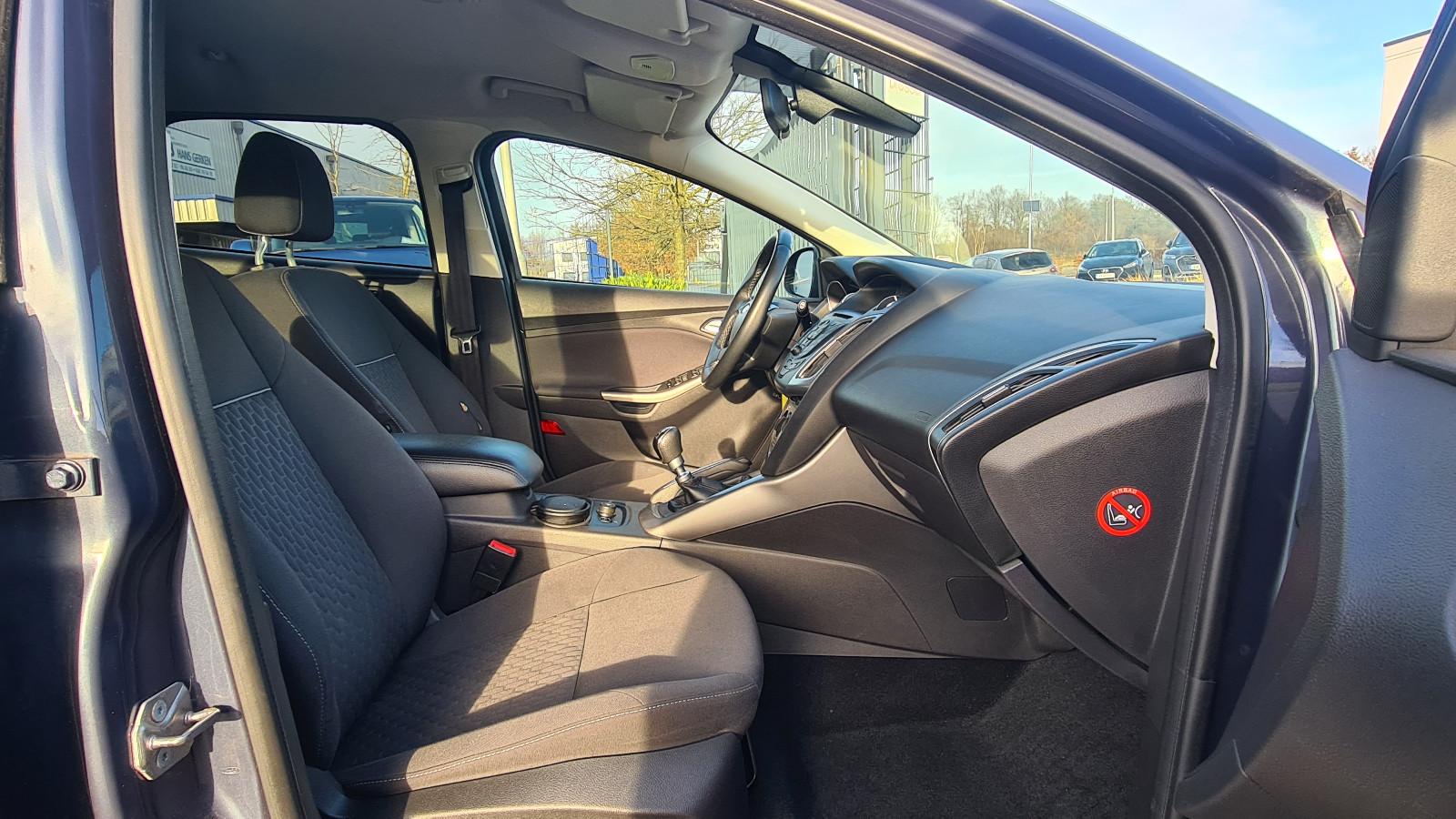 Ford Focus 2013 — photo 8