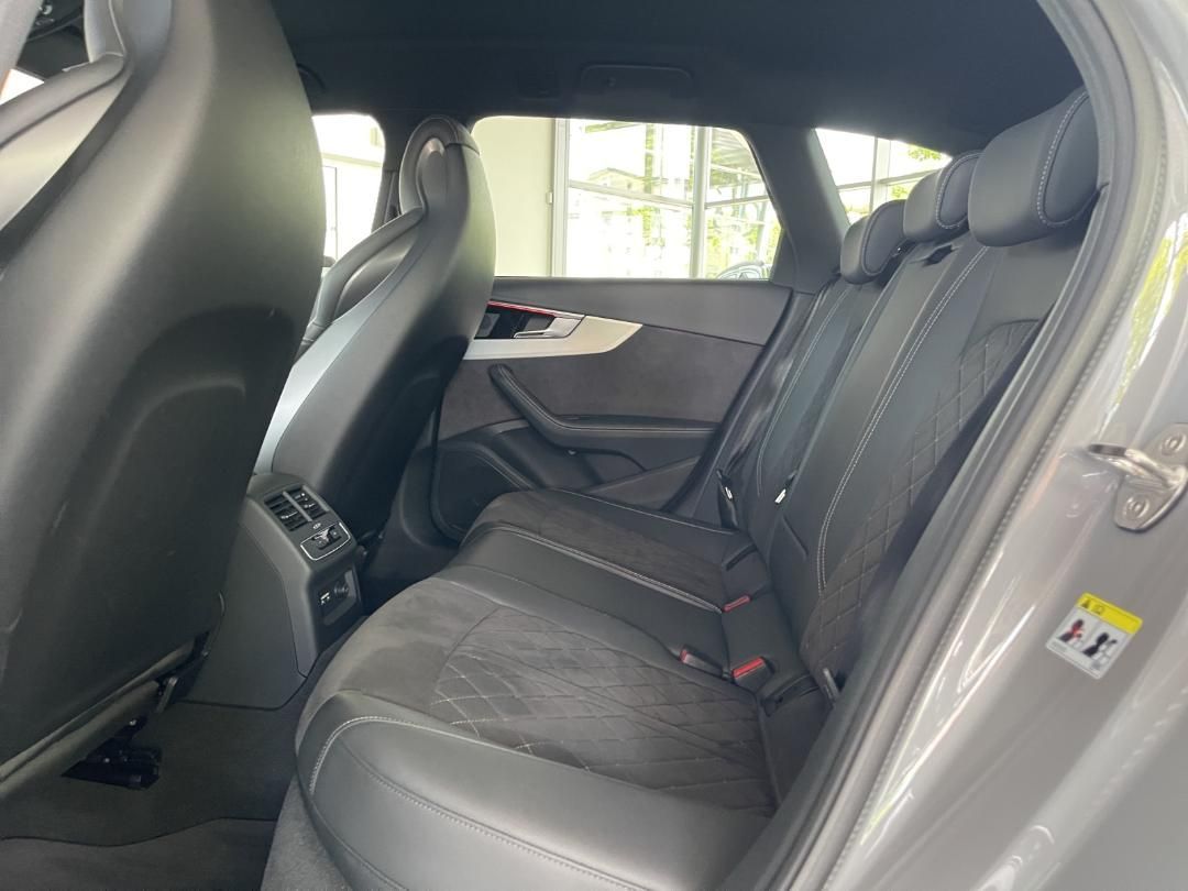 Fahrzeugabbildung Audi RS 4 Avant 2.9 quattro TFSI RS-AGA, MATRIX, Navi
