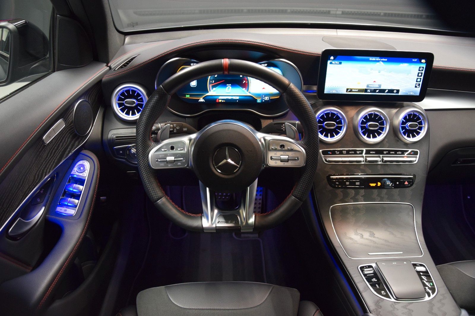 Fahrzeugabbildung Mercedes-Benz GLC 43 AMG 4Matic Pano ACC Ambiente 360° 21 Zoll