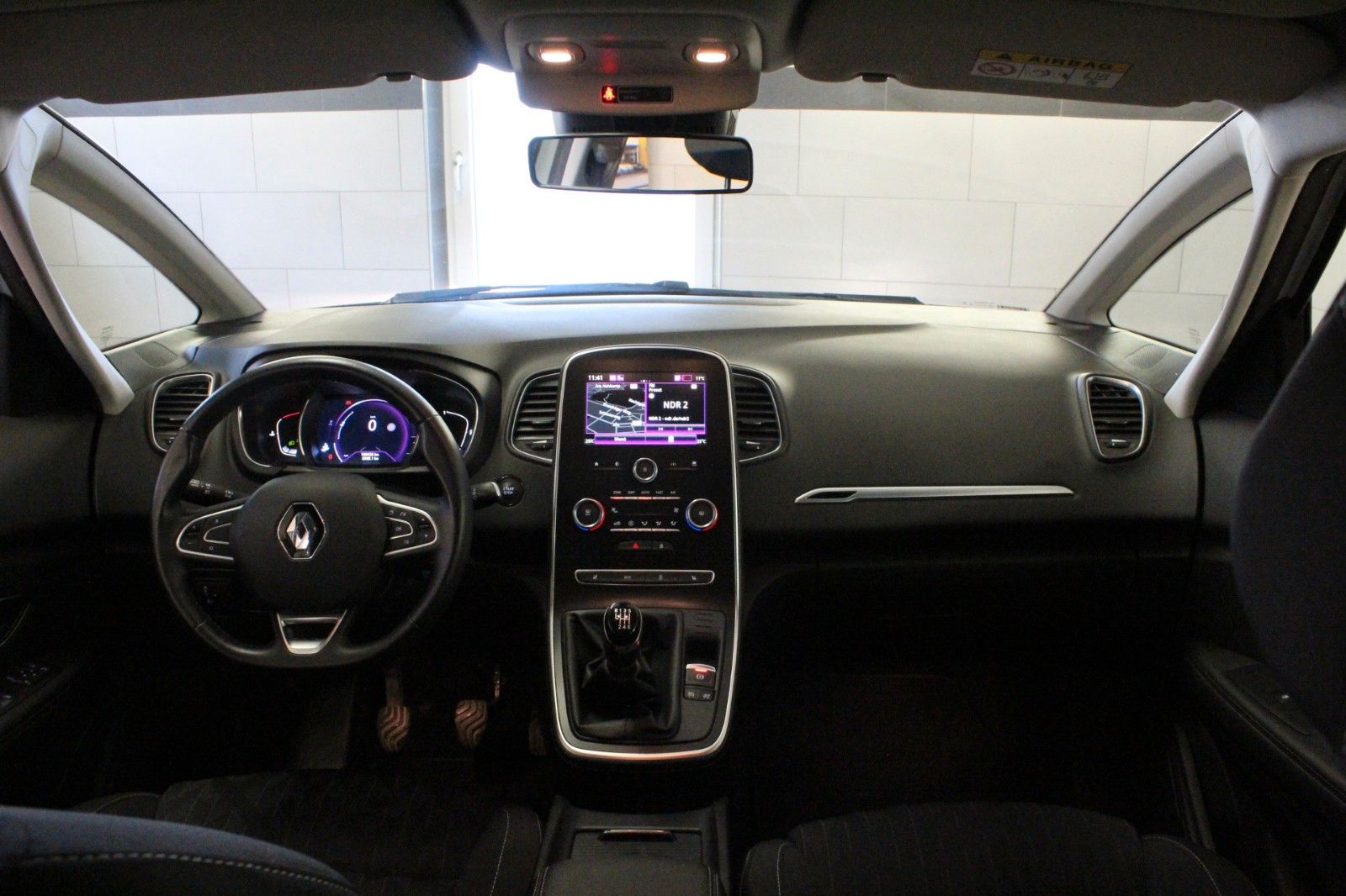 Fahrzeugabbildung Renault Grd Scenic Tce 140 Deluxe*R-Link*Sitzhzg*