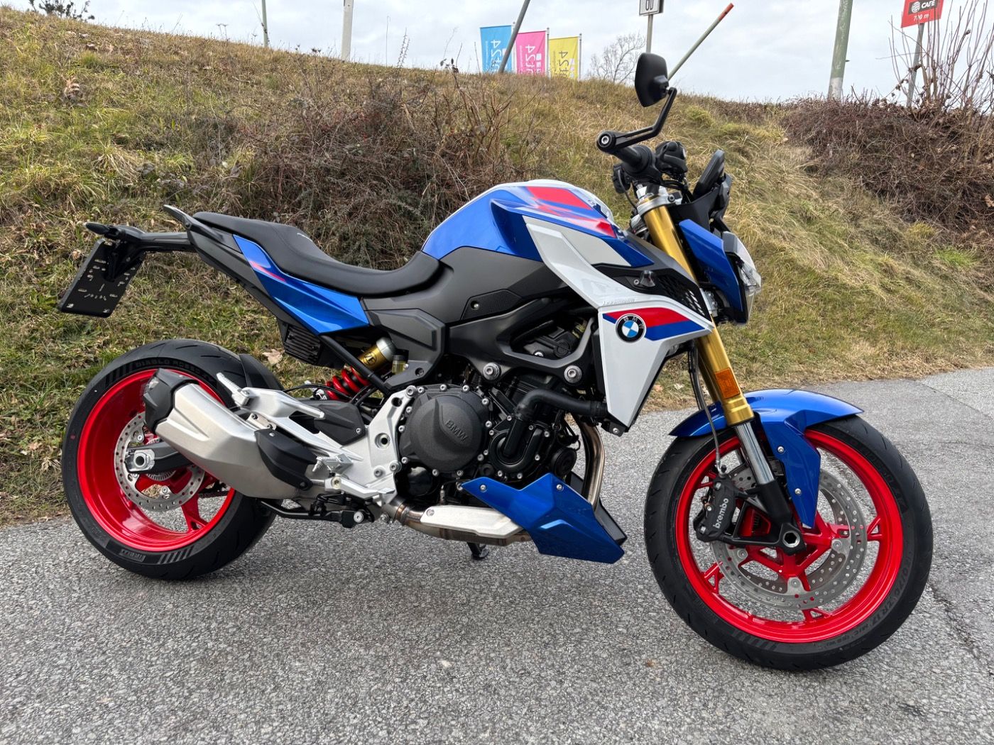 Fahrzeugabbildung BMW F 900 R Style Sport 2 Pakete