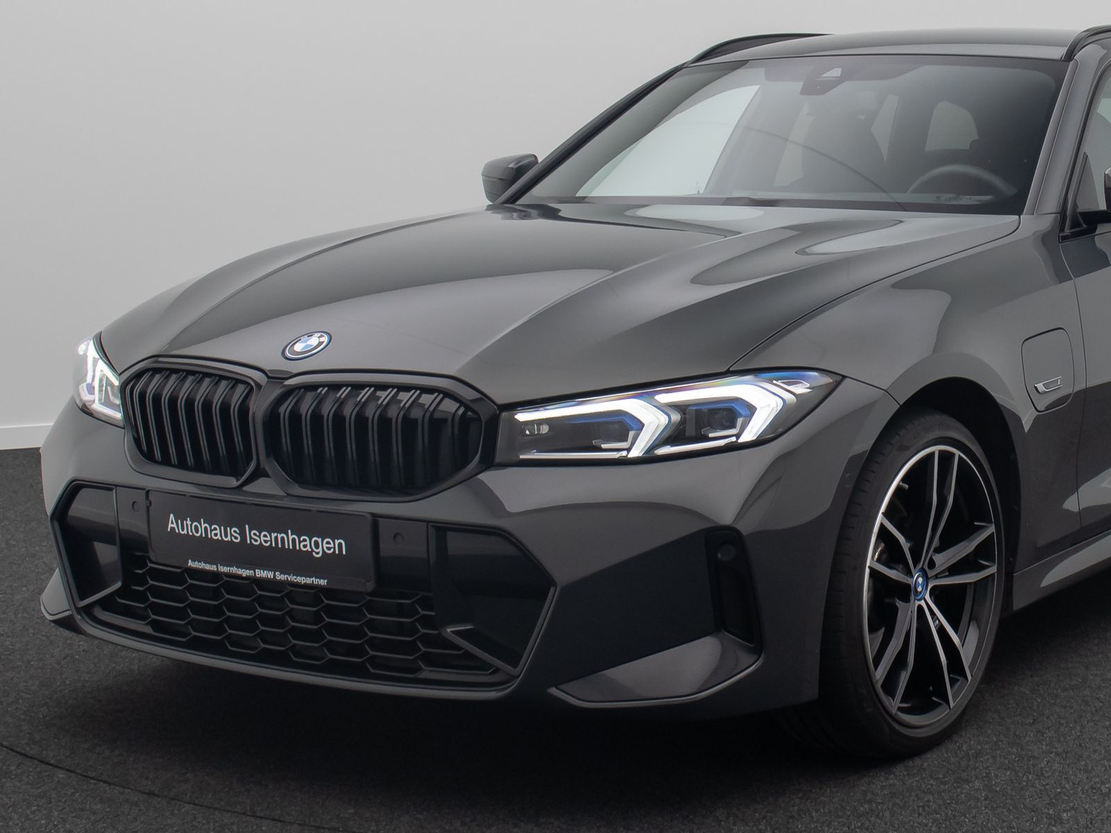 Fahrzeugabbildung BMW 330e xD MSport Kamera HUD DAB AHK Komfort 19Zoll