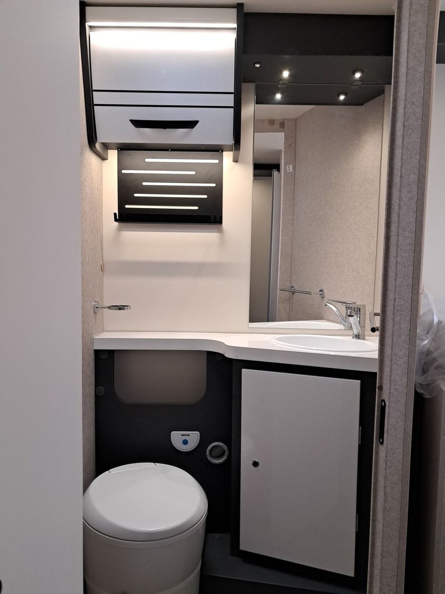 Fahrzeugabbildung Forster T F745 EB LTE,Solar,Markise,Lithium,Hubbett