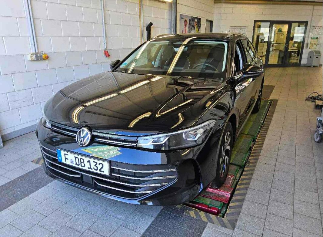 Volkswagen Passat V 2.0d AT7 DCC/HUD/MASS/SITZKLIMA/AHK/8Fa