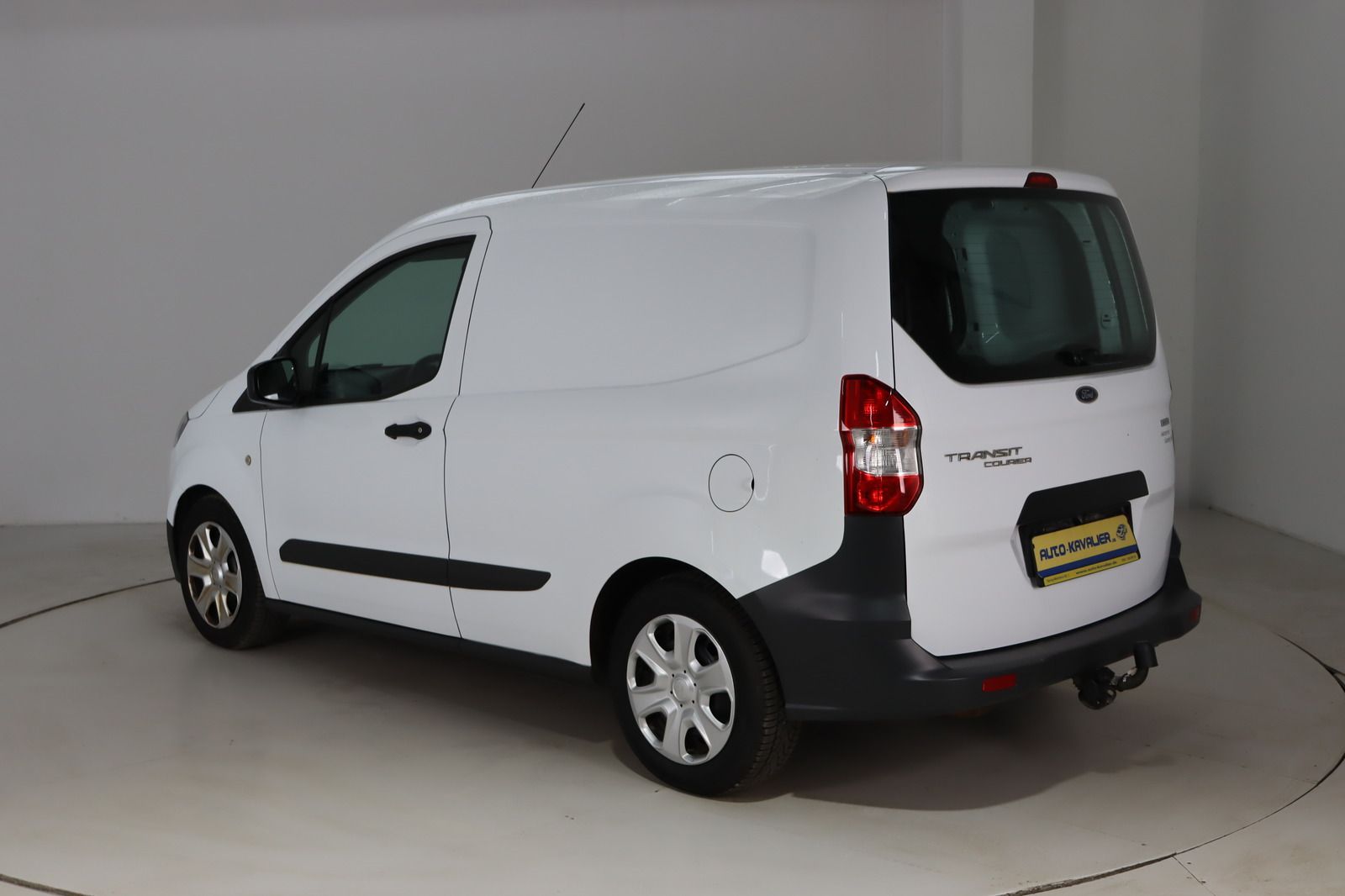 Fahrzeugabbildung Ford Transit Courier AHK * HU/AU bis 08.2027 * 1.Hand