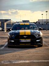Ford Mustang 5.0 Ti-VCT V8 GT GT - Ford Mustang mit Schiebetür