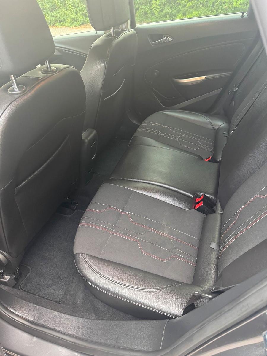 Opel Astra 2012 — photo 10