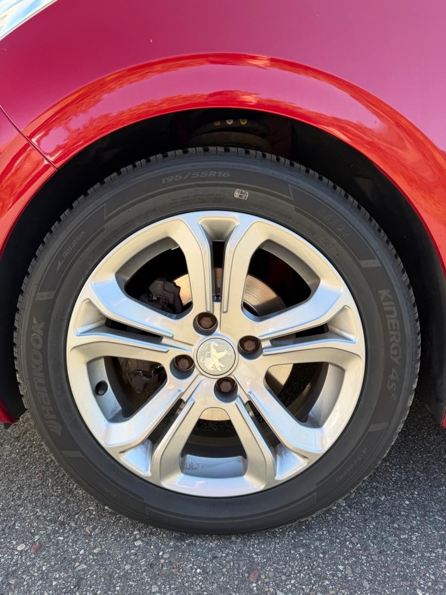 Peugeot 208 1.6 Allure 120 VTi Automatik 