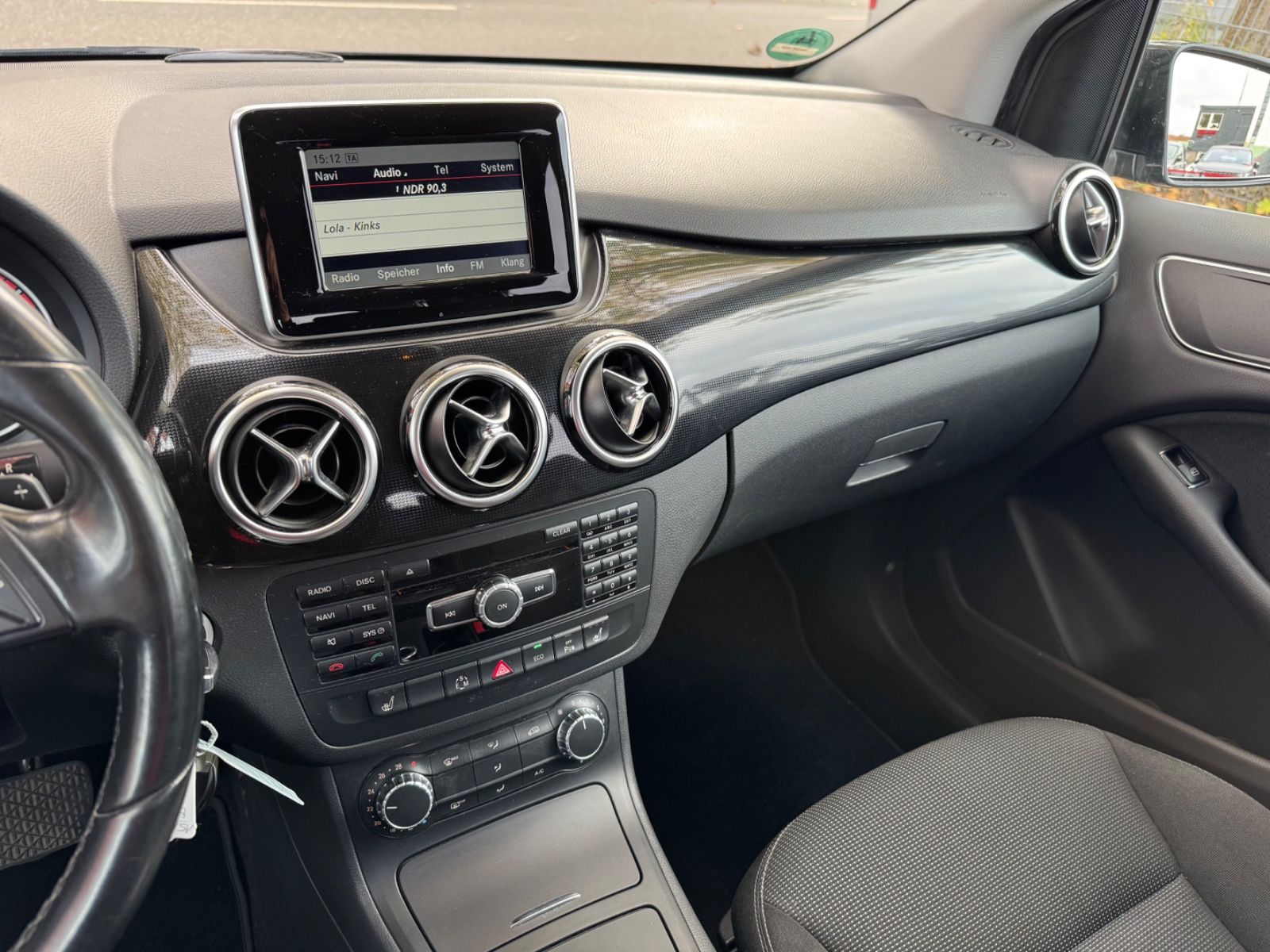 Fahrzeugabbildung Mercedes-Benz B 180 NAVI*BI-XENON*BLUETOOTH*PDC*SHZ