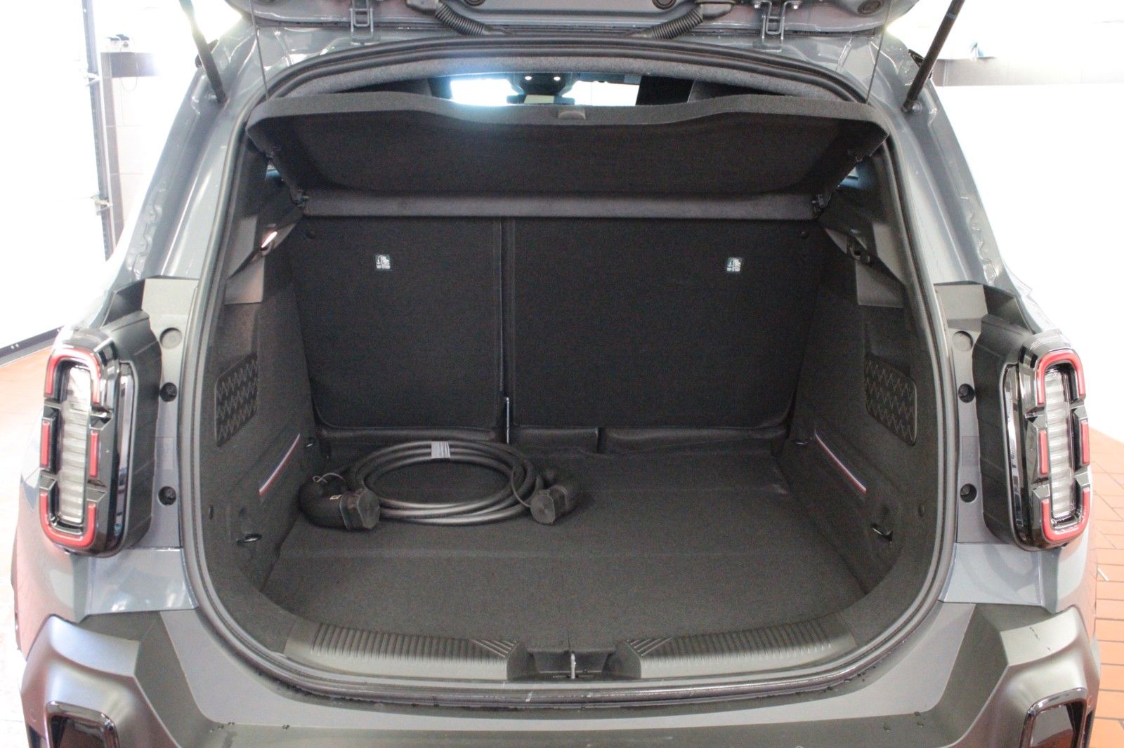 Fahrzeugabbildung Renault R 4 E-Tech 150 Comfort Range Techno Winter-Paket