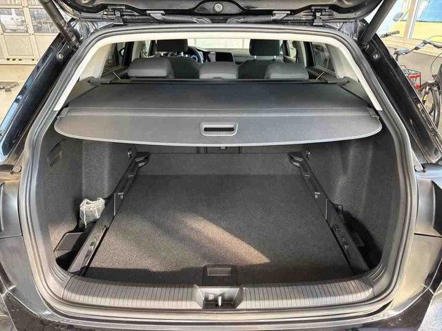 Fahrzeugabbildung Volkswagen Golf VIII Variant 1.5eTSI DSG Style HEADUP+IQ-LI