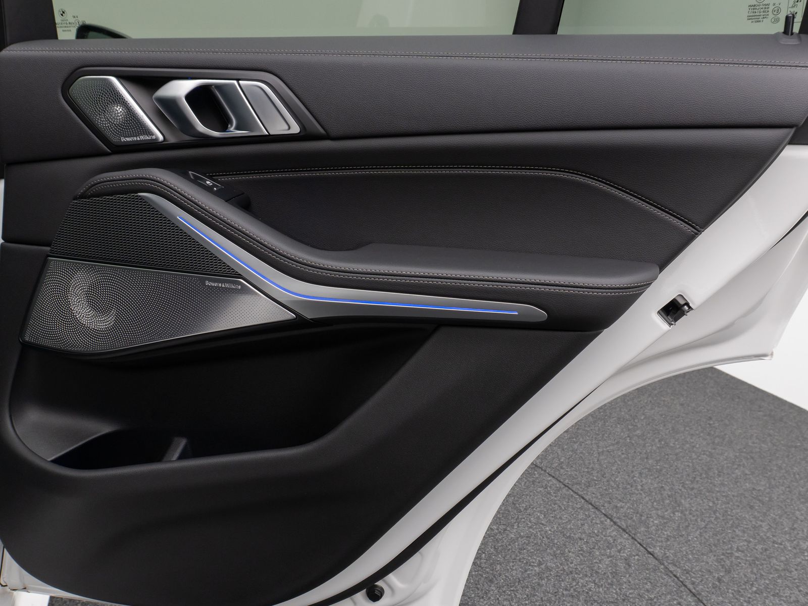 Fahrzeugabbildung BMW X5 xD30d M Sport Panorama Laser 360°HUD DAB B&W