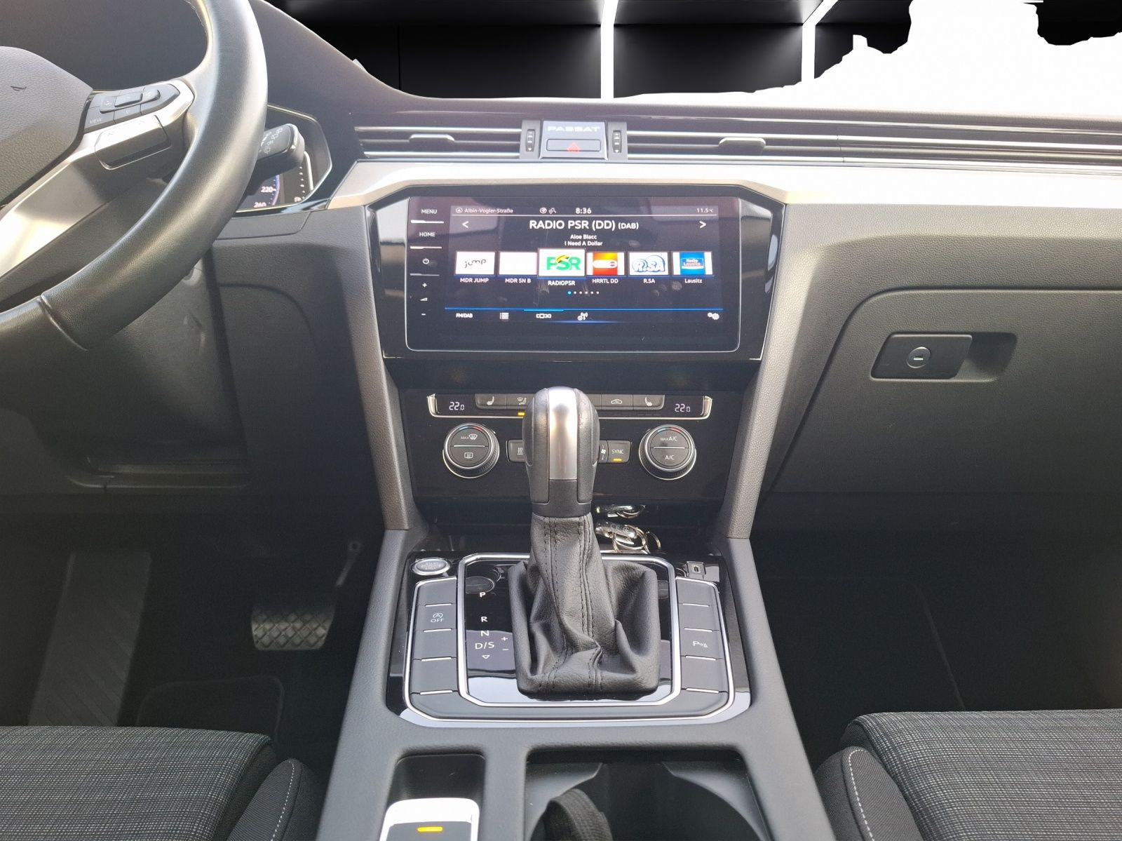 Fahrzeugabbildung Volkswagen Passat Variant TDI Business DSG Standhzg LED Nav