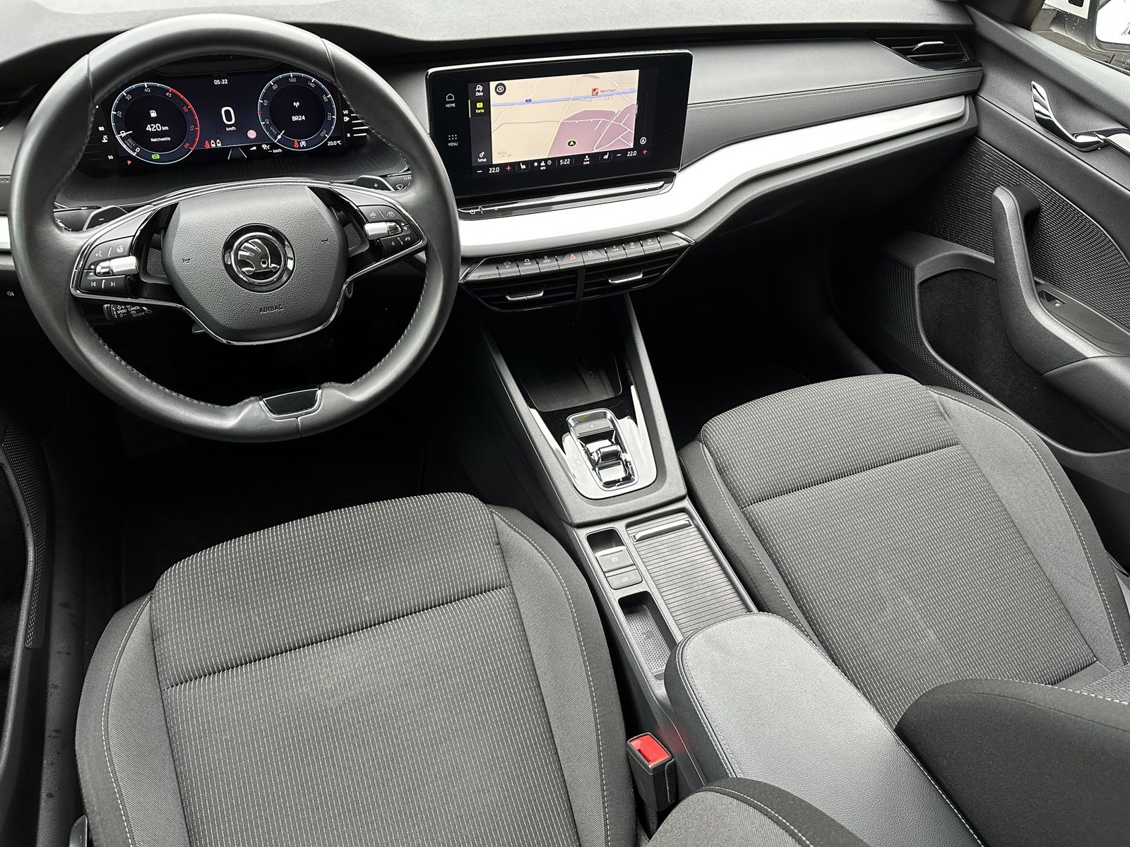 Fahrzeugabbildung SKODA Octavia Combi 2.0 TDI DSG Ambition NAV+LED+PANO