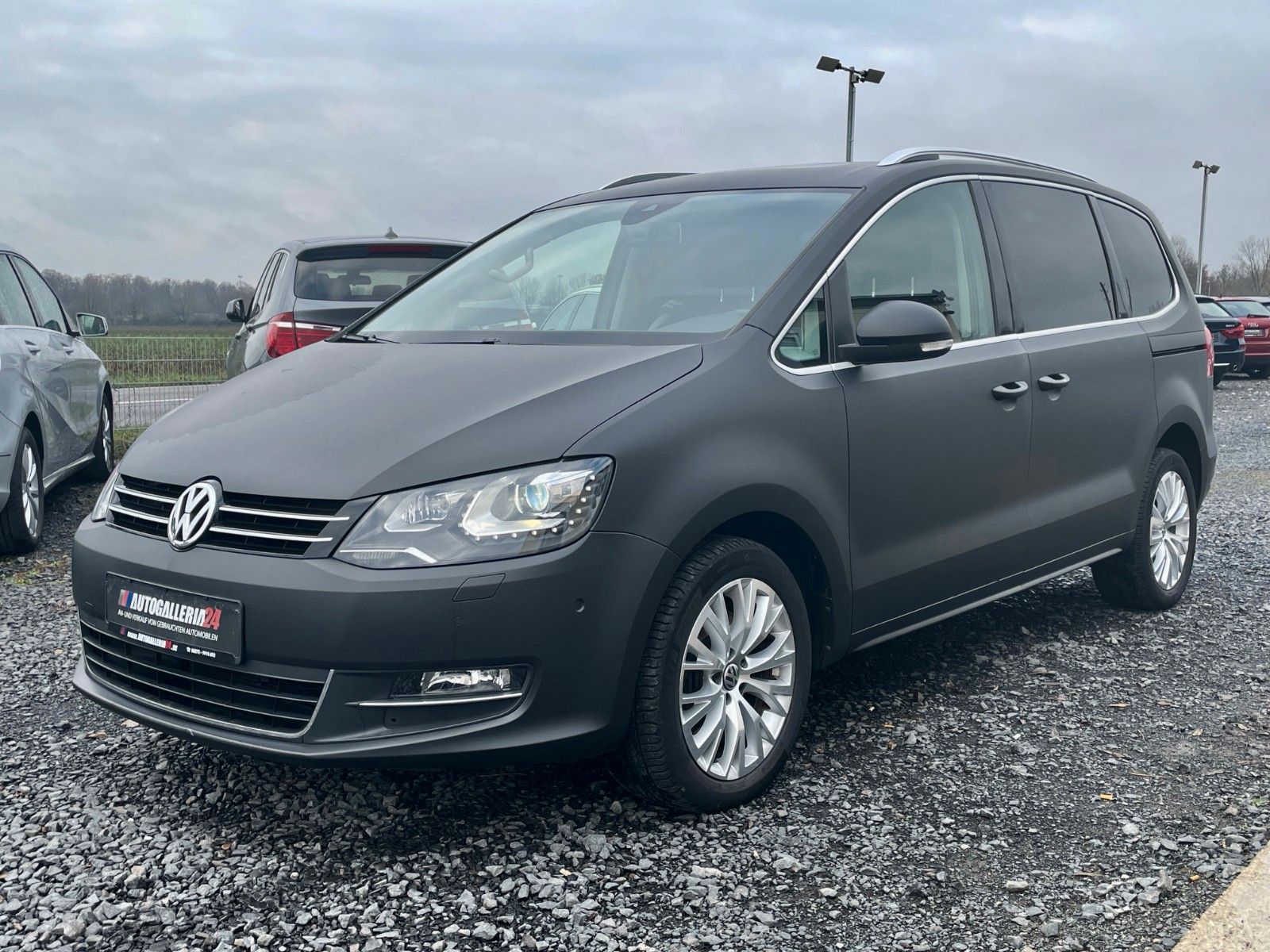 Fahrzeugabbildung Volkswagen Sharan HIGHLINE 7-SITZER Navi Leder Xenon SPORT