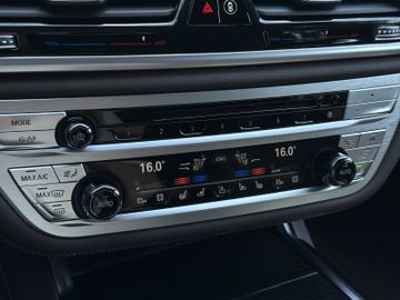 BMW 750 - 10