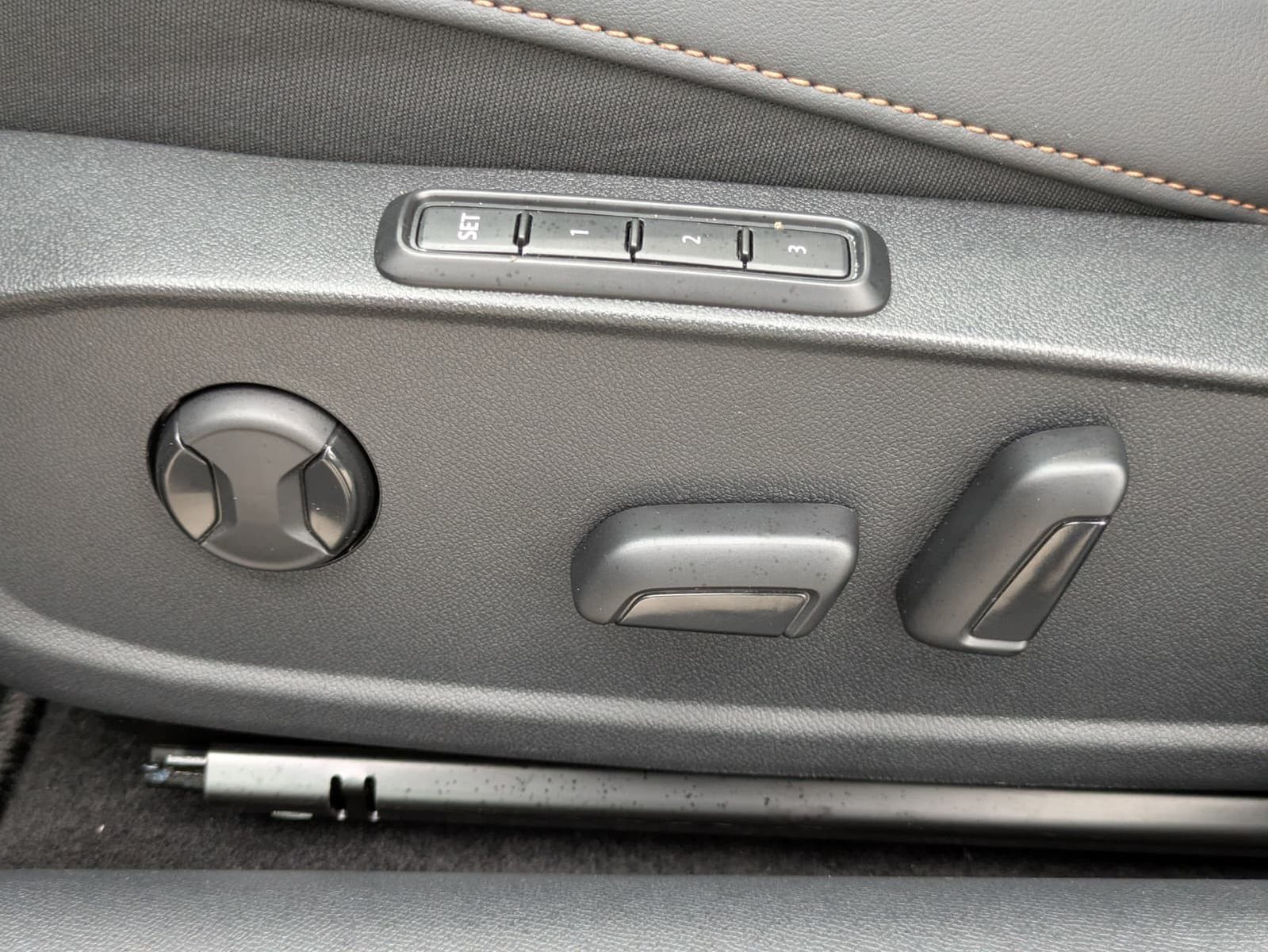 Fahrzeugabbildung CUPRA Formentor 1.5 eTSI PANO*MATRIX*SENNH.*DINAM*360°