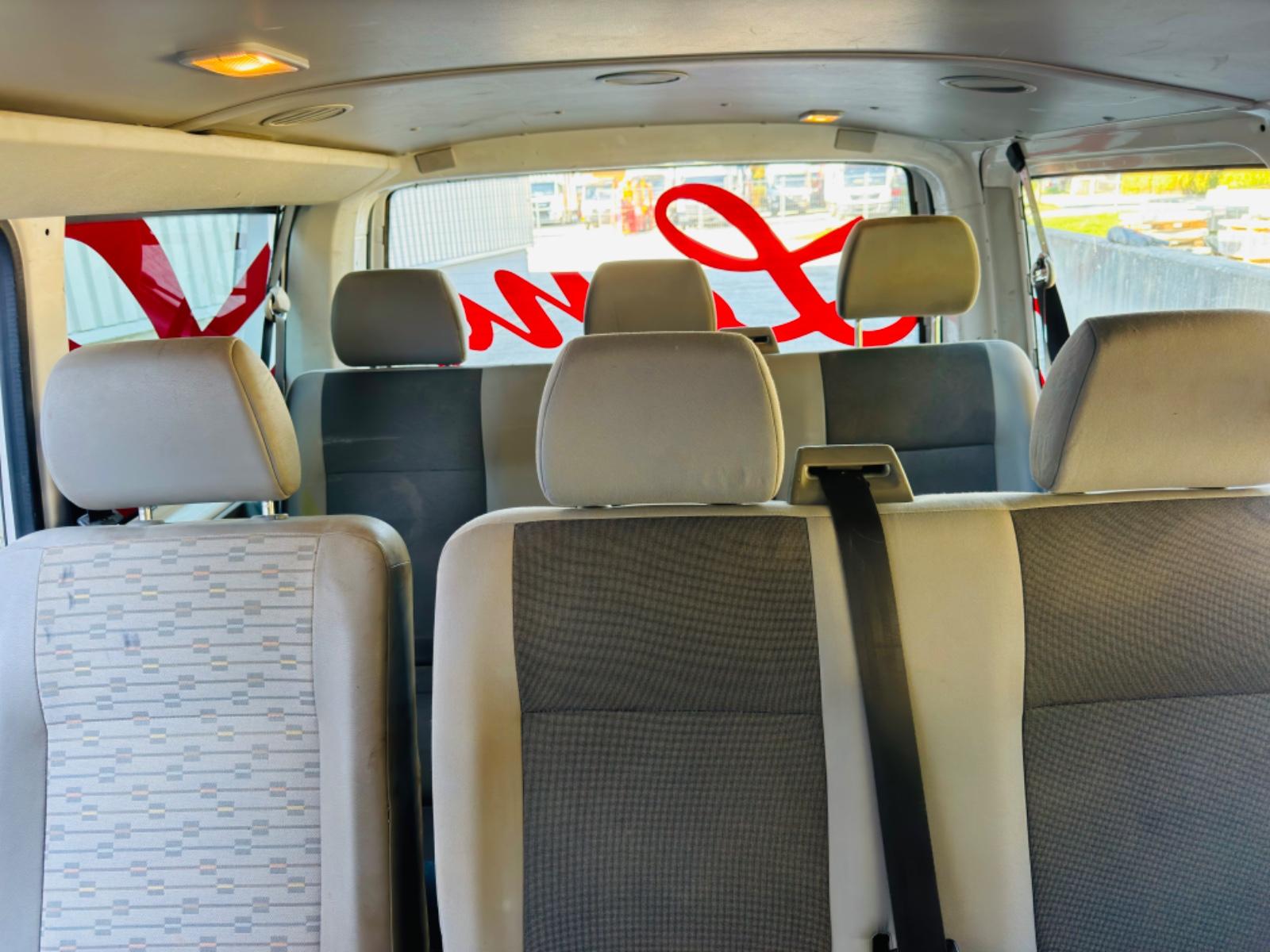 Volkswagen Caravelle 2010 — photo 12
