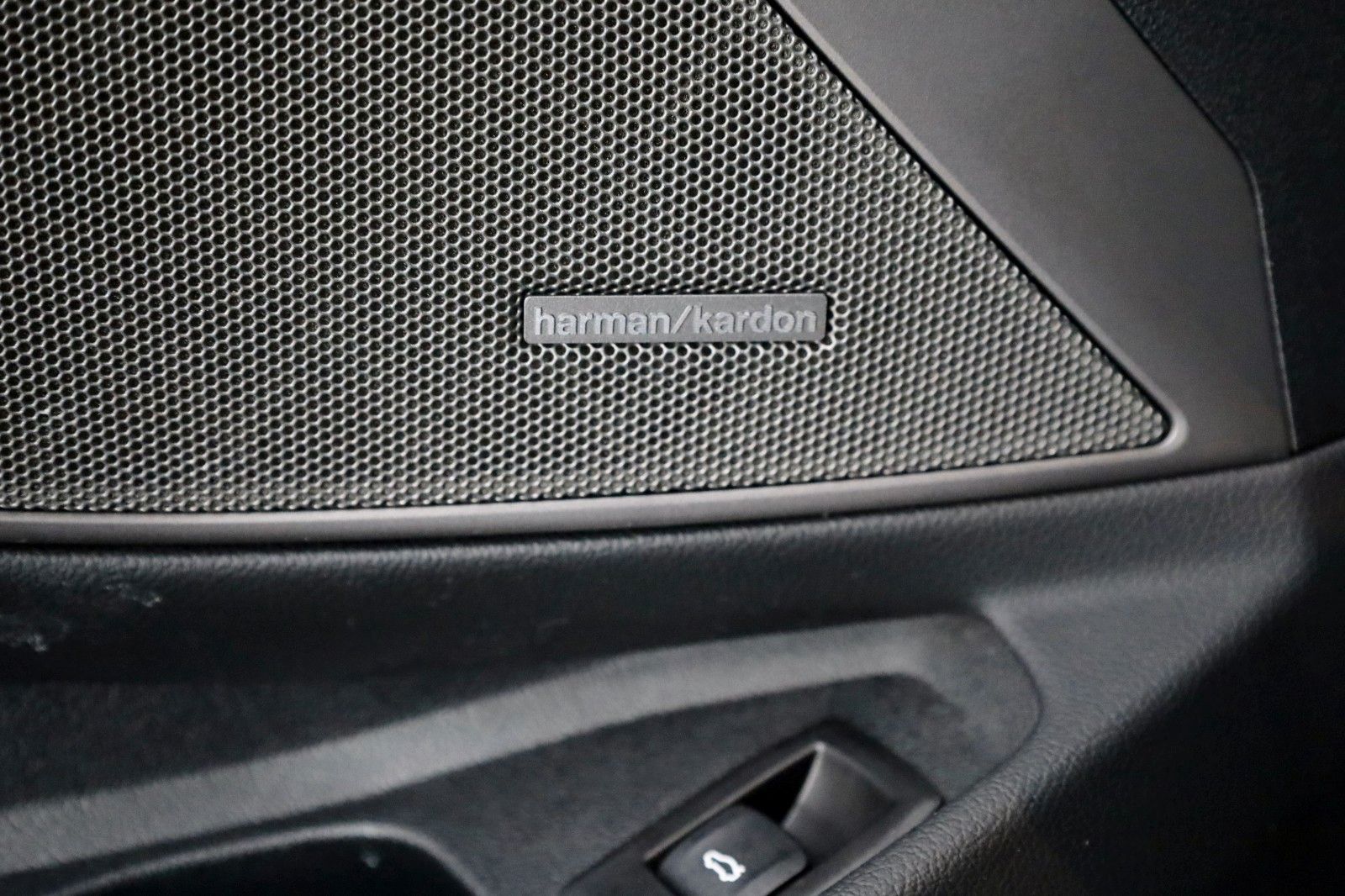 Fahrzeugabbildung BMW 330dA xDrive Luxury Line Leder,Navi,LED,SH,SD