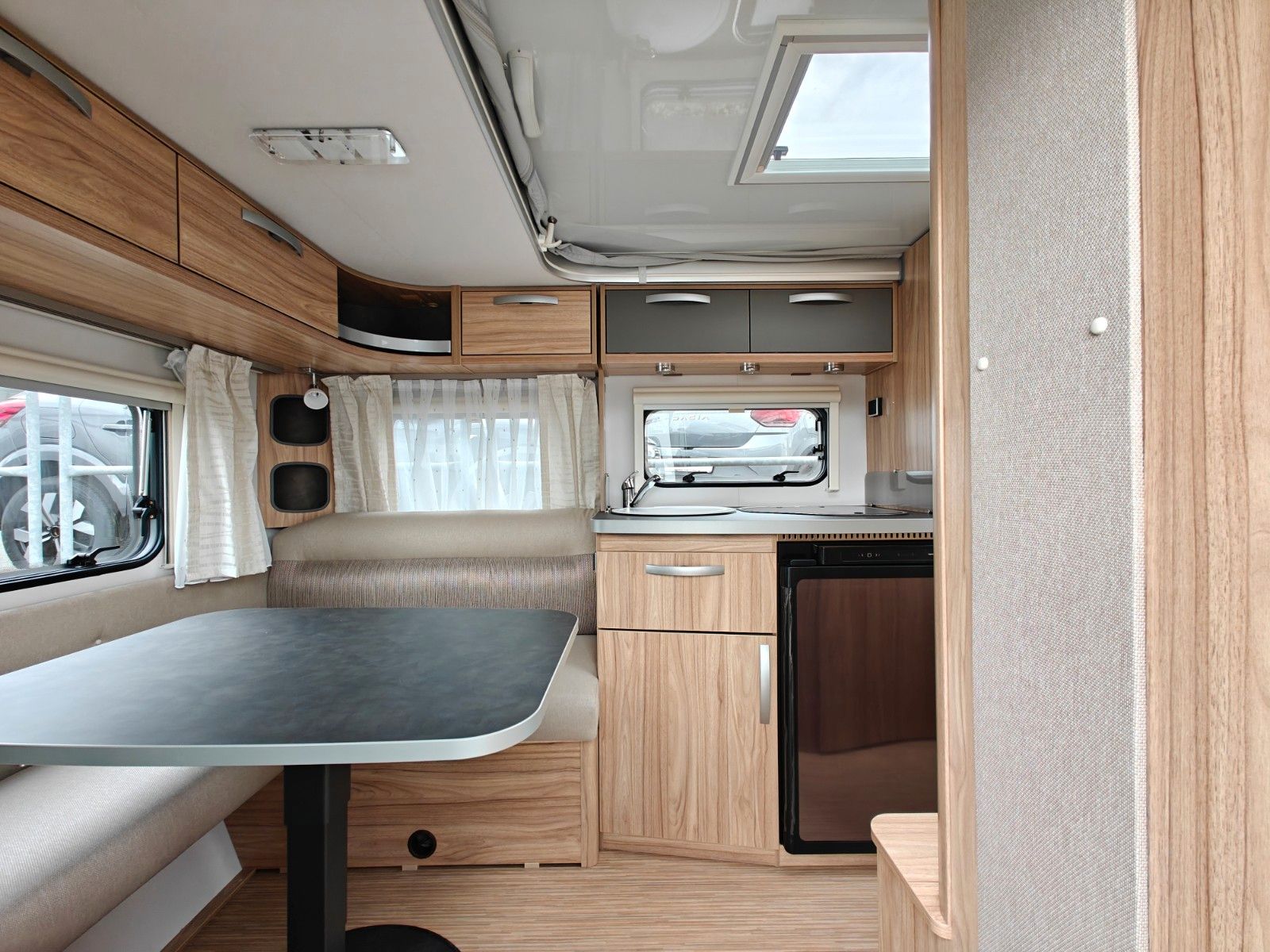 Fahrzeugabbildung HYMER / ERIBA / HYMERCAR Feeling 470 Elegance - JETZT 6.683€ SPAREN !!!