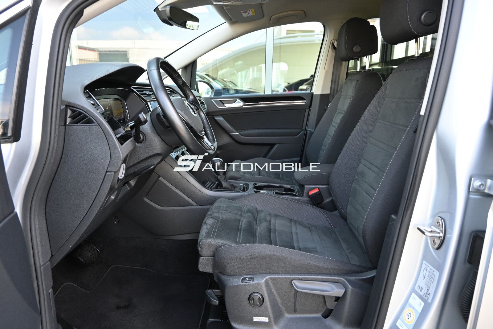 Fahrzeugabbildung Volkswagen Touran 2.0 TDI DSG Highline °ACC°AHK°DYNAUDIO°
