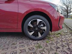 Fahrzeugabbildung Opel Corsa F e GS Line Allwetter SHZ/LRH 3-phasig