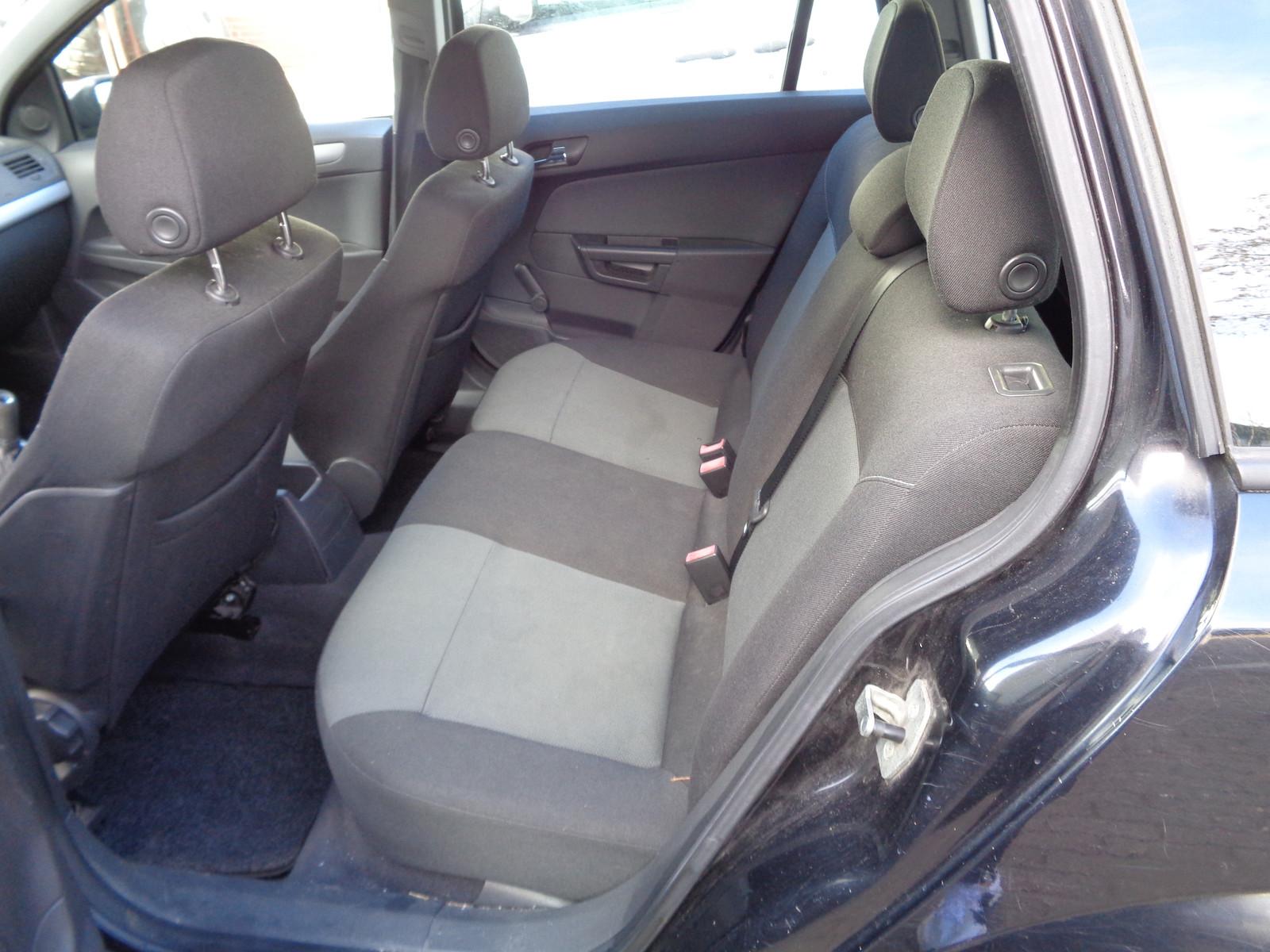 Opel Astra 2005 — photo 12