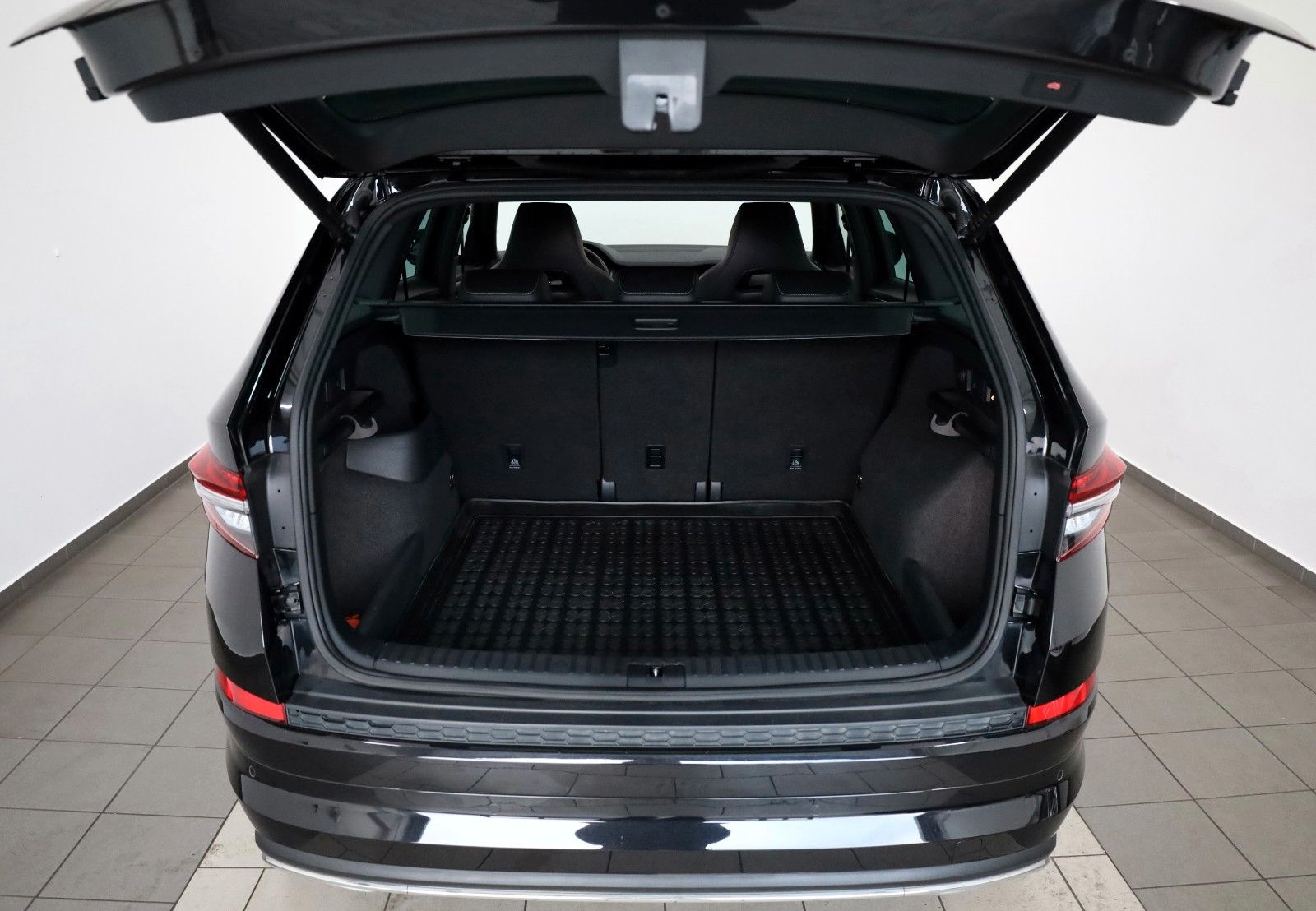 Fahrzeugabbildung SKODA Kodiaq Sportline 4x4,DSG, ACC, Matrix+WR, AHK el