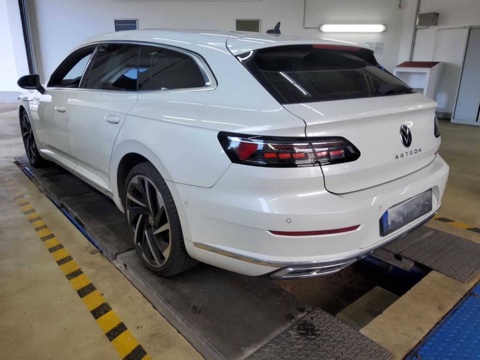 Volkswagen Arteon Shooting Brake 2.0 TDI R-Line 4M*AHK*ACC* imagem 3