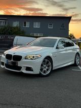 BMW 528i M-Paket - BMW 528 mit Benzin-Antrieb: Limousine, Automatik